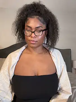 Snapshot of CandyLuxxxx chatting on 14, 3, 2025 CandyLuxxxx online show from 14, 3, 2025