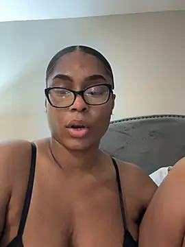 Snapshot of CandyLuxxxx chatting on 22, 3, 2025 CandyLuxxxx online show from 22, 3, 2025