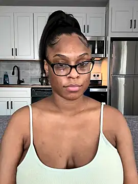 Snapshot of CandyLuxxxx chatting on 18, 9, 2025 CandyLuxxxx online show from 18, 9, 2025