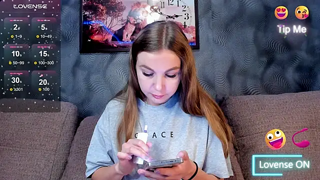 Snapshot of CassieMils chatting on 22, 10, 2025 CassieMils online show from 22, 10, 2025