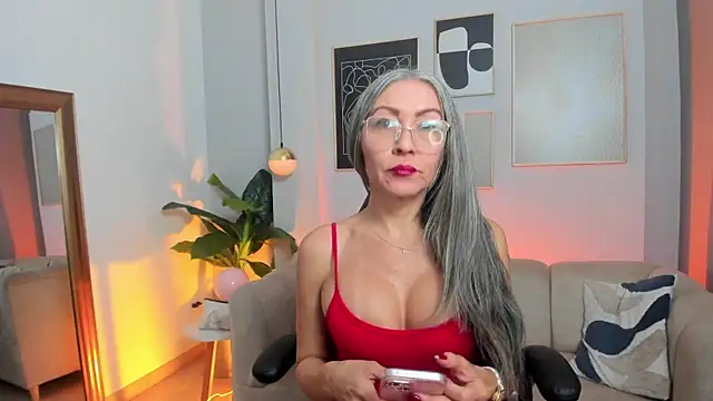  Nicoletteshea  online show from 7, 7, 2026