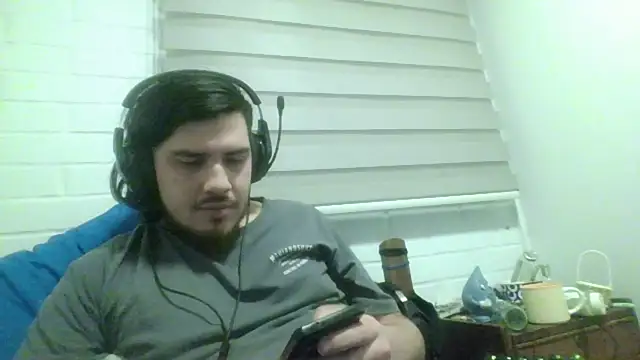 Snapshot of hung_weeb chatting on 12, 7, 2026 hung weeb online show from 12, 7, 2026