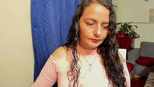 Snapshot of emma_luxy chatting on 27, 9, 2025 emma luxy online show from 27, 9, 2025