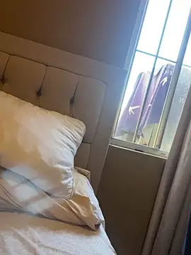 Tomthelong online show from 20, 2, 2025