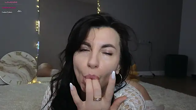 Mary love16 online show from 8, 3, 2025