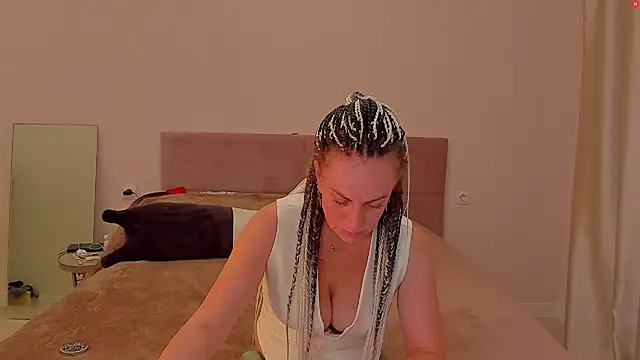 Snapshot of astery-blue chatting on 28, 9, 2025 astery-blue online show from 28, 9, 2025