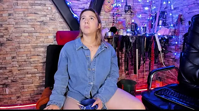 Snapshot of Liltildeman_moon chatting on 6, 3, 2026 Liltildeman moon online show from 6, 3, 2026