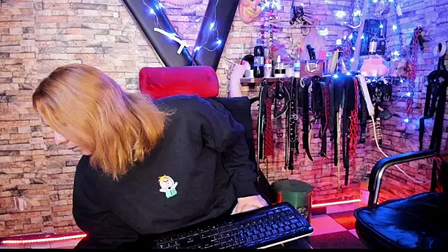 Snapshot of Liltildeman_moon chatting on 12, 3, 2026 Liltildeman moon online show from 12, 3, 2026