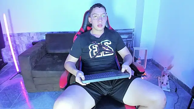 Snapshot of davinalhot chatting on 7, 4, 2026 davinalhot online show from 7, 4, 2026