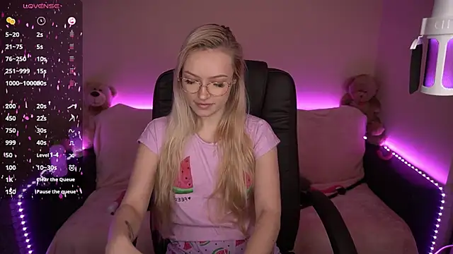 AmandaFiree online show from 8, 2, 2025