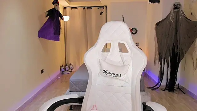 carleee winter online show from 16, 10, 2025