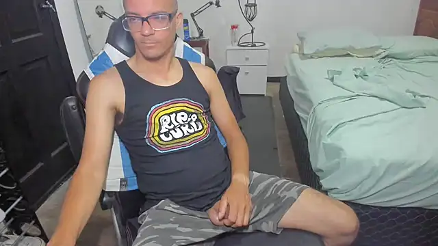 Snapshot of guachin_hunk chatting on 7, 1, 2025 guachin hunk online show from 7, 1, 2025