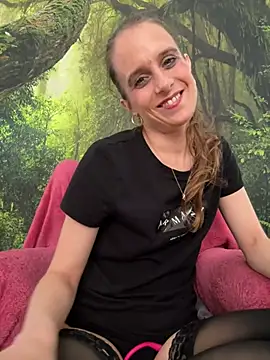 Snapshot of LadyChantale chatting on 8, 1, 2025 LadyChantale online show from 8, 1, 2025