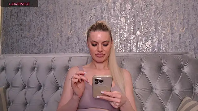 BlondieStar online show from 9, 12, 2024