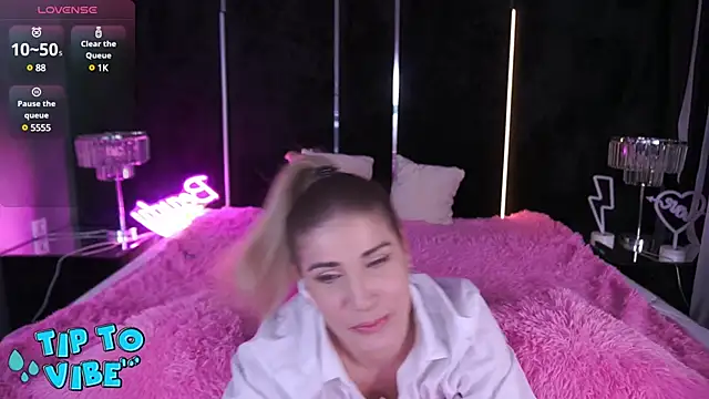 Snapshot of CassandraGood chatting on 11, 1, 2025 CassandraGood online show from 11, 1, 2025