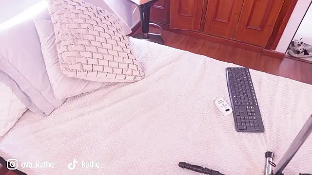 Lucy fit online show from 14, 3, 2026