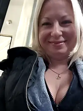 Snapshot of Arina_smiles chatting on 8, 12, 2024 Arina smiles online show from 8, 12, 2024