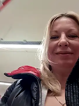 Snapshot of Arina_smiles chatting on 2, 2, 2025 Arina smiles online show from 2, 2, 2025