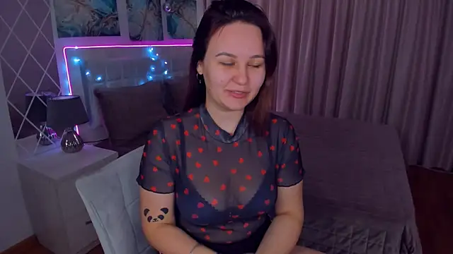 Snapshot of EsterLogan chatting on 7, 1, 2025 EsterLogan online show from 7, 1, 2025