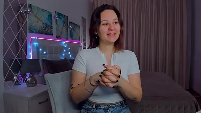 Snapshot of EsterLogan chatting on 10, 1, 2025 EsterLogan online show from 10, 1, 2025
