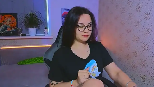 EsterLogan online show from 12, 10, 2025