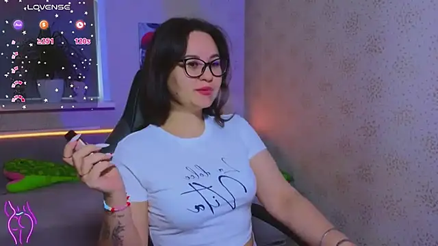 EsterLogan online show from 21, 10, 2025