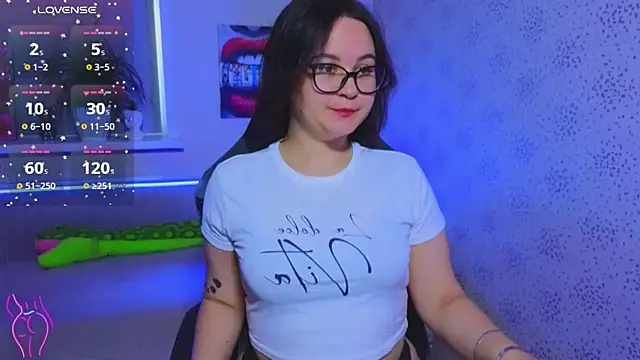 EsterLogan online show from 24, 10, 2025