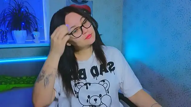 EsterLogan online show from 18, 11, 2025