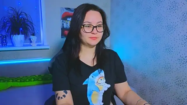 EsterLogan online show from 23, 11, 2025