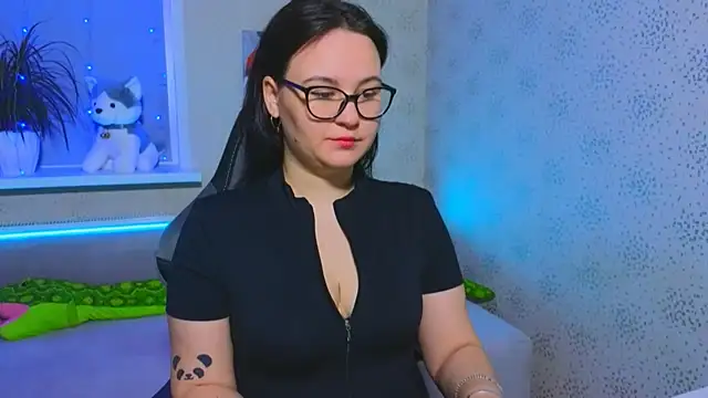 EsterLogan online show from 30, 11, 2025