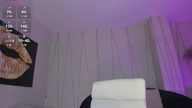 NiaHolland online show from 18, 4, 2026