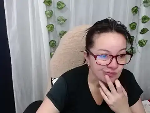 Sonialorens  online show from 4, 12, 2024