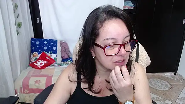Sonialorens  online show from 15, 12, 2024