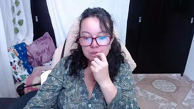 Sonialorens  online show from 18, 12, 2024