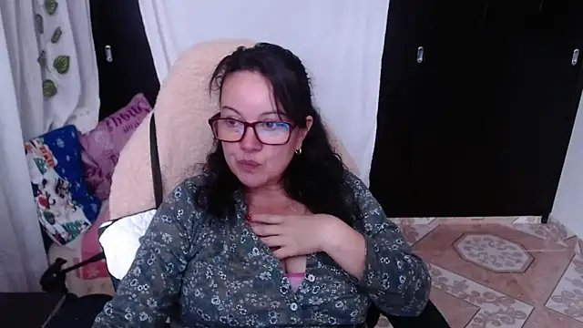 Sonialorens  online show from 18, 12, 2024