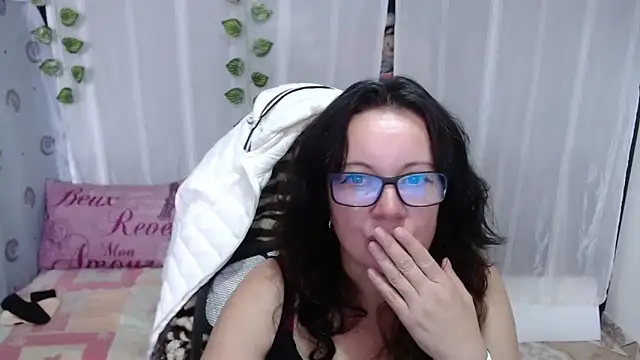 Sonialorens  online show from 28, 1, 2025