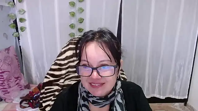 Sonialorens  online show from 30, 1, 2025