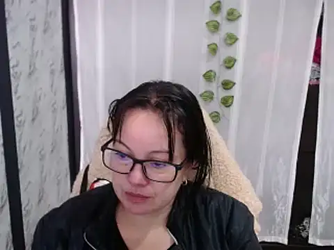 Sonialorens  online show from 25, 2, 2025