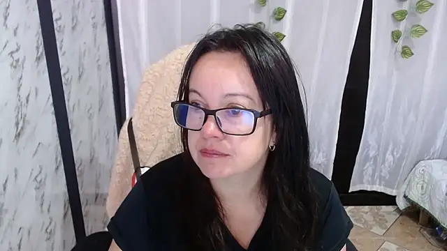 Sonialorens  online show from 1, 3, 2025