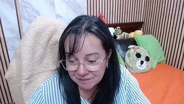 Sonialorens  online show from 25, 9, 2025