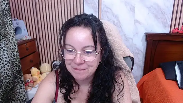 Sonialorens  online show from 1, 10, 2025