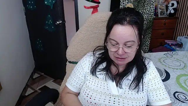 Sonialorens  online show from 15, 12, 2025