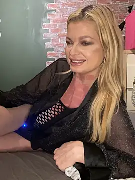 Snapshot of Lisavontease chatting on 28, 9, 2025 Lisavontease online show from 28, 9, 2025