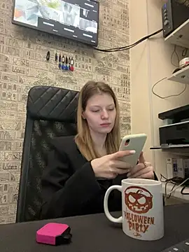 Snapshot of MaryHiggins chatting on 4, 1, 2025 MaryHiggins online show from 4, 1, 2025