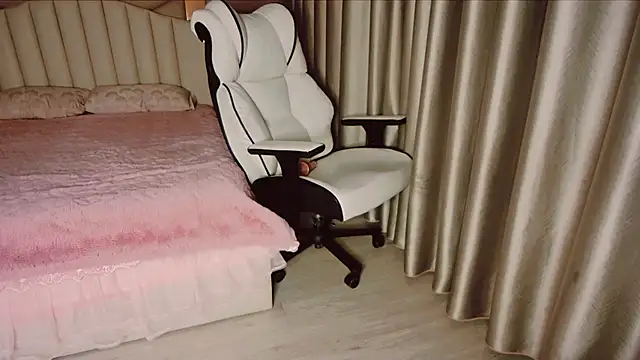 Girl  Funny online show from 28, 12, 2024