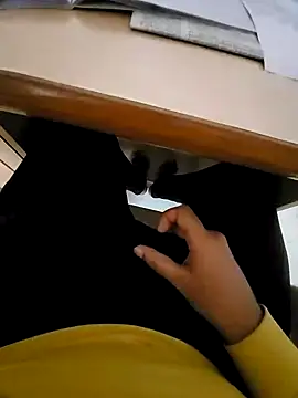 vansh1802 online show from 6, 1, 2025