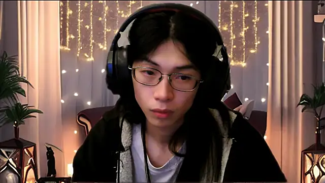 CrytinaSissyCrossdress online show from 21, 4, 2026