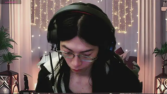 CrytinaSissyCrossdress online show from 23, 4, 2026