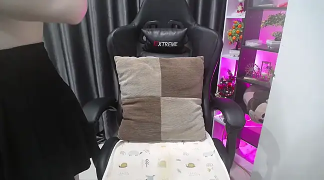 Yuki-yio online show from 4, 3, 2025