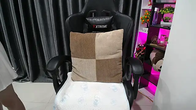 Yuki-yio online show from 10, 9, 2025